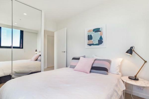 Experience Platinum Hotel Apartments 墨尔本 外观 照片