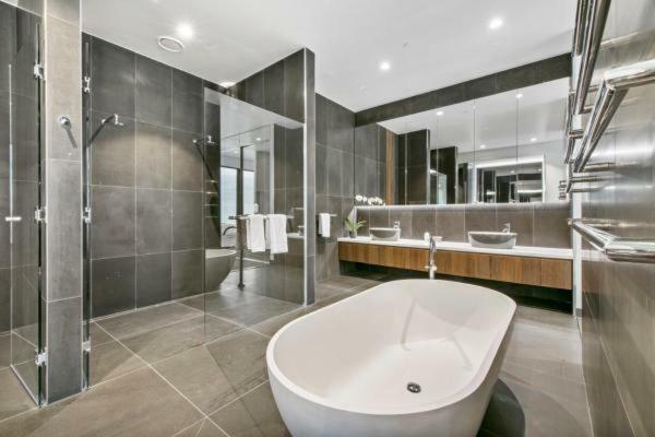 Experience Platinum Hotel Apartments 墨尔本 外观 照片