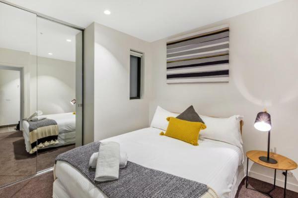 Experience Platinum Hotel Apartments 墨尔本 外观 照片